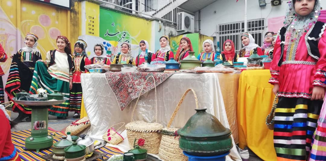 نمایشگاه غذاهای محلی دانش آموزان باران اندیشه به مناسبت روز رشت